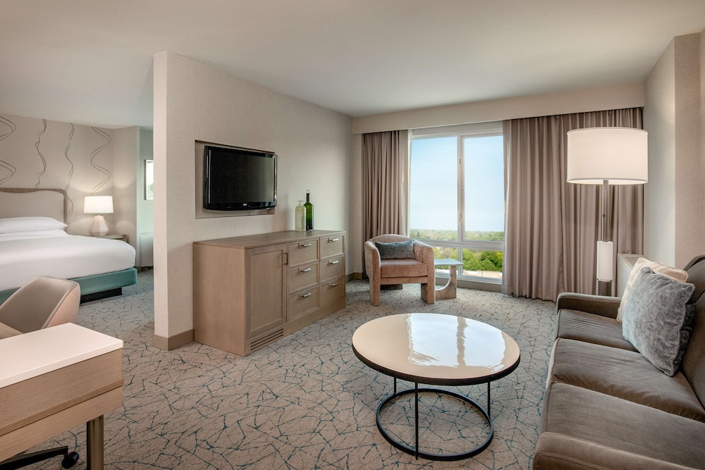 DoubleTree by Hilton Chicago North Shore Conference Center — hotel in Skokie