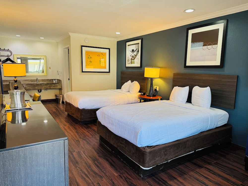Baymont by Wyndham Bakersfield - photo 15