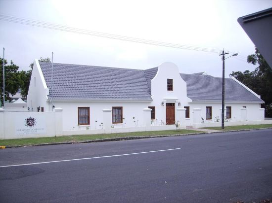 Hermanus Dorpshuys Guesthouse — 4-Star Luxury Hotel in Hermanus, South Africa