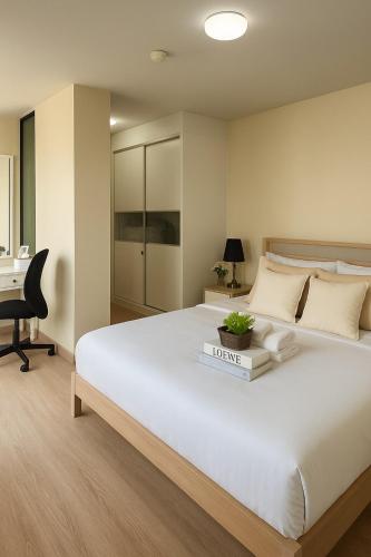 Central next to Shopping 1 Bedroom Condo 2 Min to BTS Asok and Terminal 21