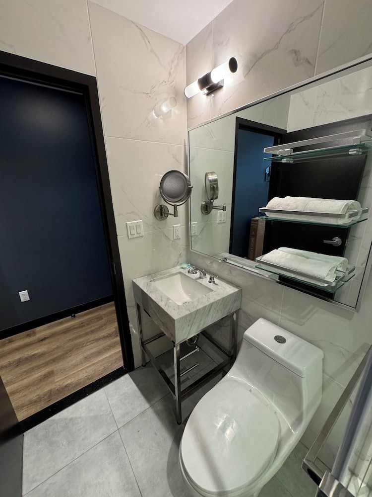 Hotel Mirage Brooklyn - photo 10