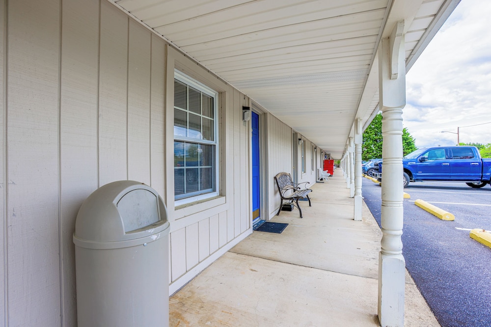 Relax Inn By OYO Natural Bridge I 81 - photo 36