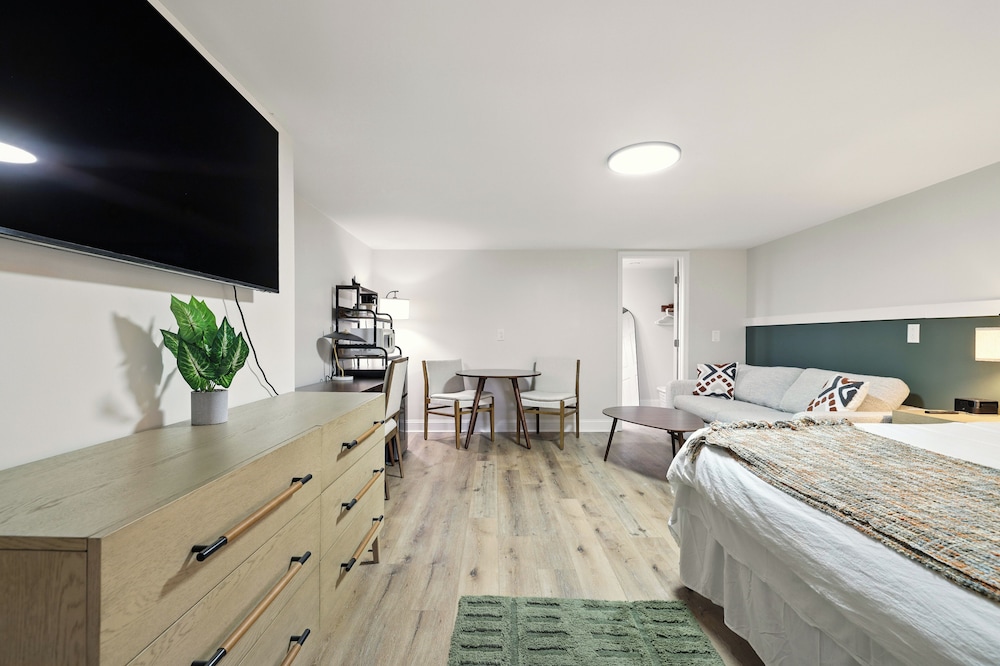 Hillside Motel LLC - photo 20