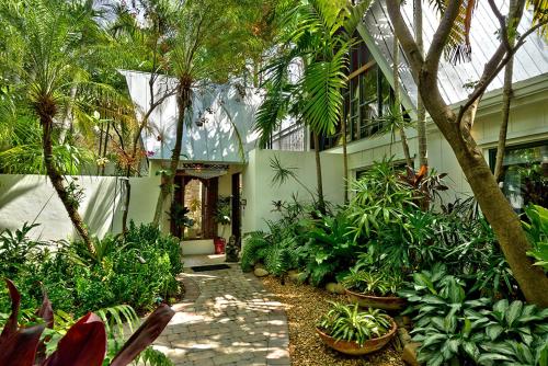 Namaste - last minute hotel in Key West