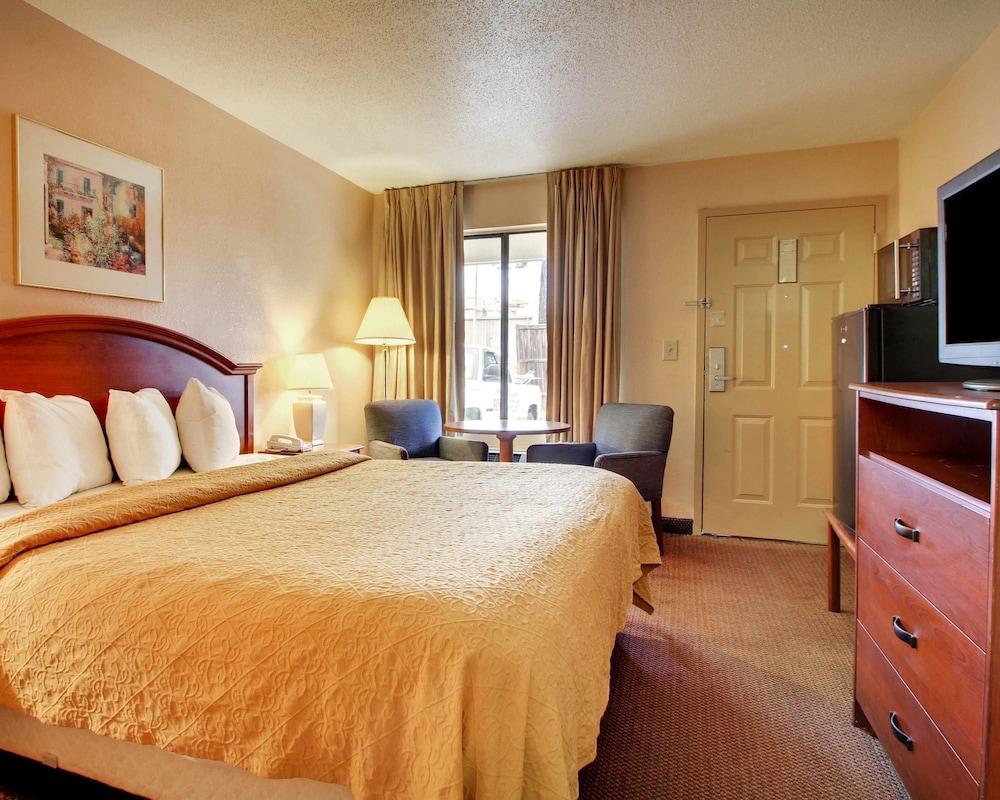 Econo Lodge North Suburbs - photo 9