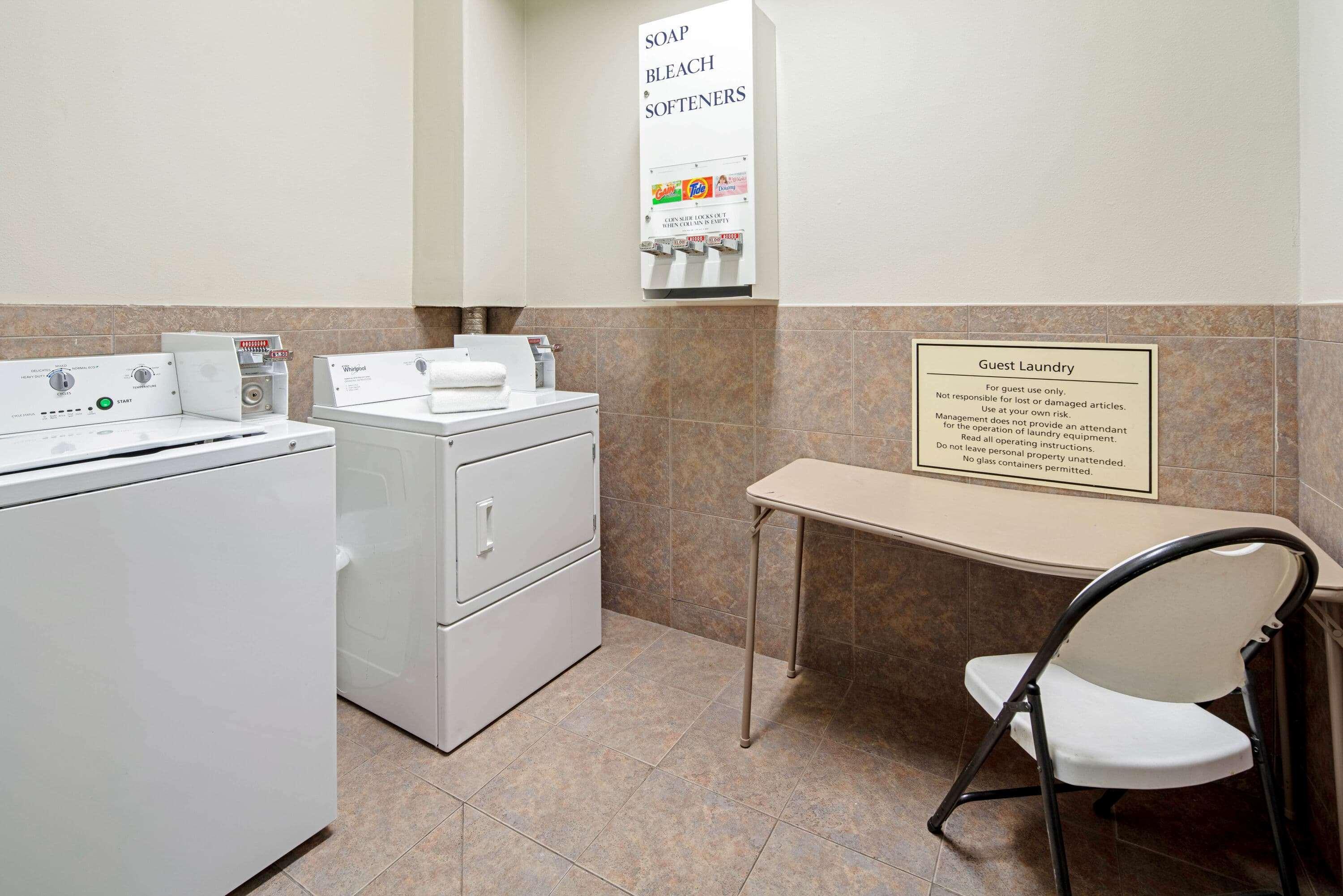 La Quinta Inn & Suites by Wyndham Mercedes Outlet Mall - photo 6