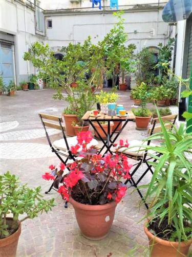 Casa Vacanze Donna Manu Centralissima Tra Stazione Centrale ed Aeroporto — 4-Star Luxury Hotel in Naples, Italy
