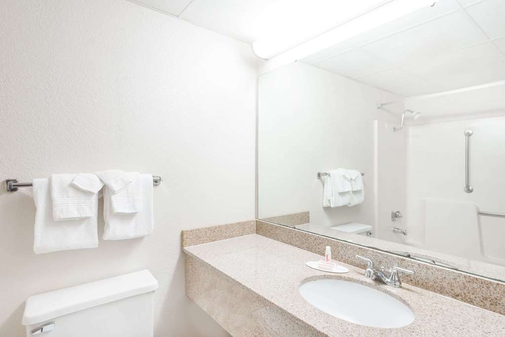 Days Inn by Wyndham Kirksville - photo 12