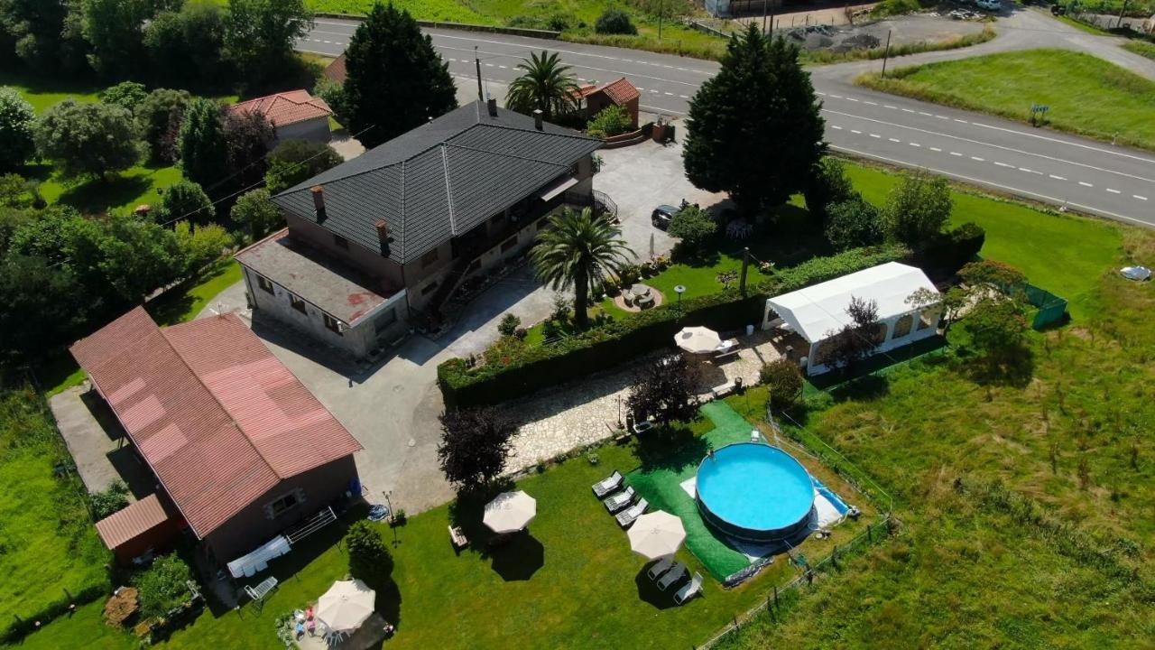 Casa Madrazo con piscina y parrillas — 4-Star Luxury Hotel in Hazas De Cesto, Spain