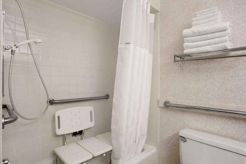 Ramada by Wyndham Washington - photo 14