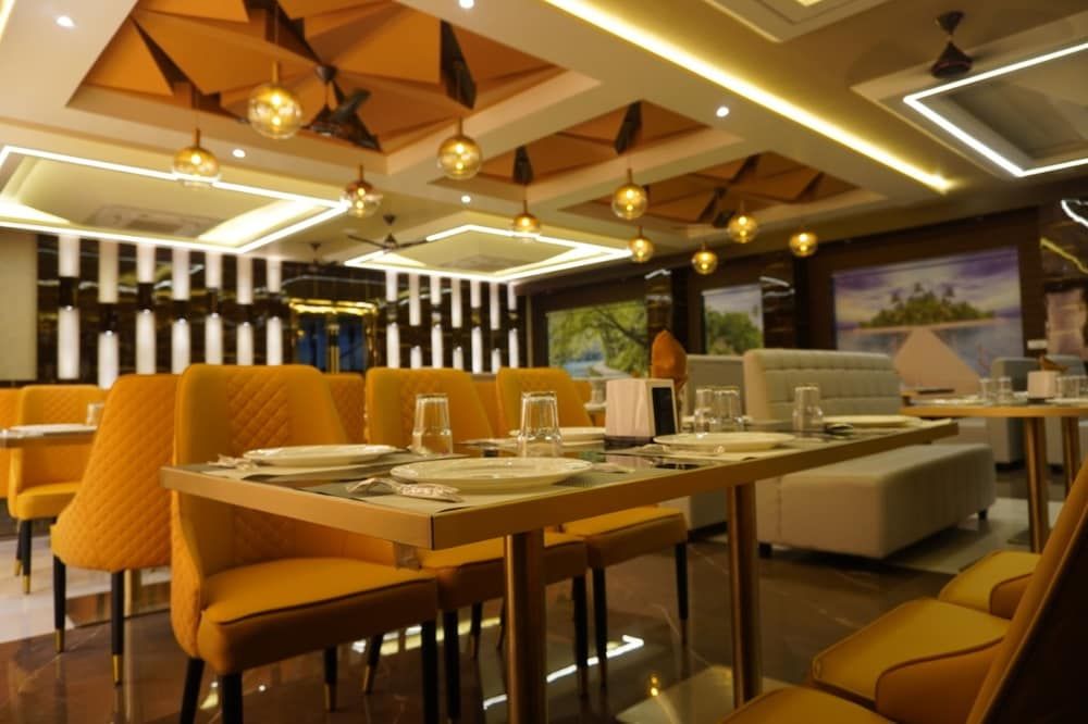 Surya Hotel — hotel in Murwara
