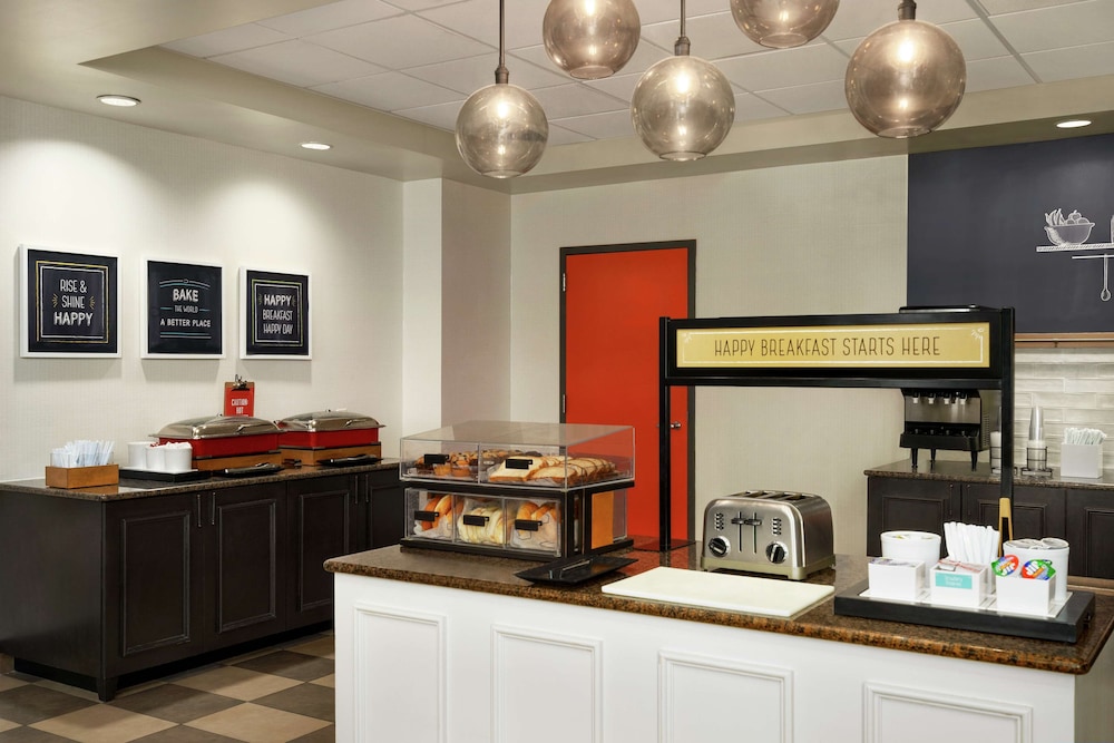Hampton Inn & Suites Exeter - photo 42