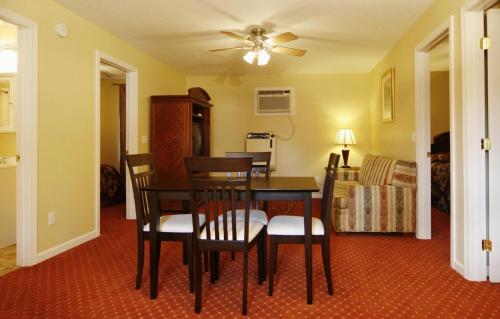 Exit 5 Motel and Cottages - photo 111