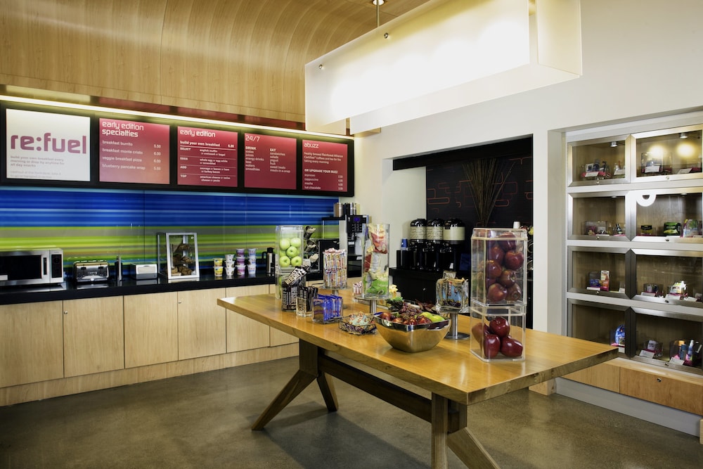 Aloft Cleveland Downtown - photo 9
