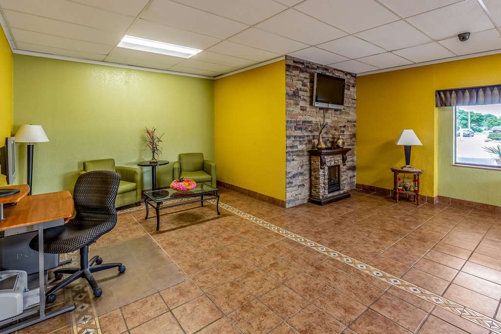Econo Lodge Inn & Suites Newton - photo 7