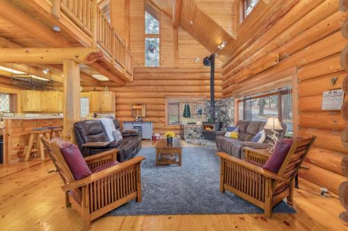 Soaring Pines Lodge by NW Comfy Cabins — 4-Star Luxury Hotel in Leavenworth, United States