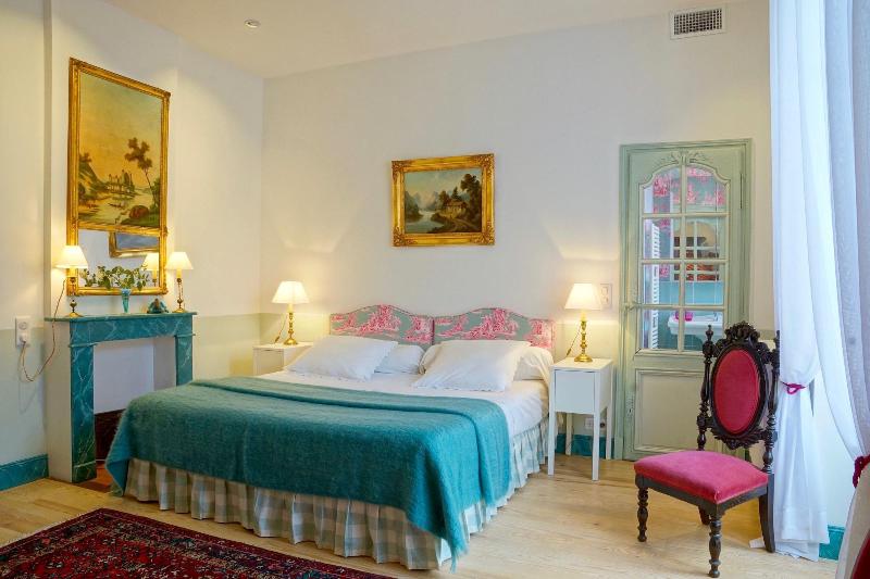 1 Logis a Domme — 4-Star Luxury Hotel in Domme, France