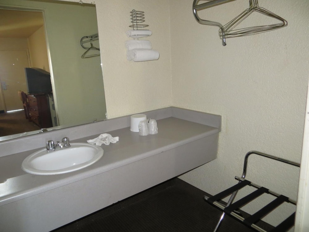 Premier Inns Metro Center - photo 29