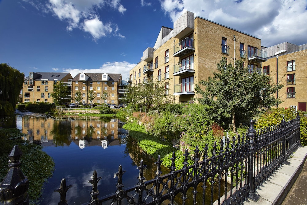 Kings Island By Flying Butler — 4-Star Luxury Hotel in Uxbridge, United Kingdom