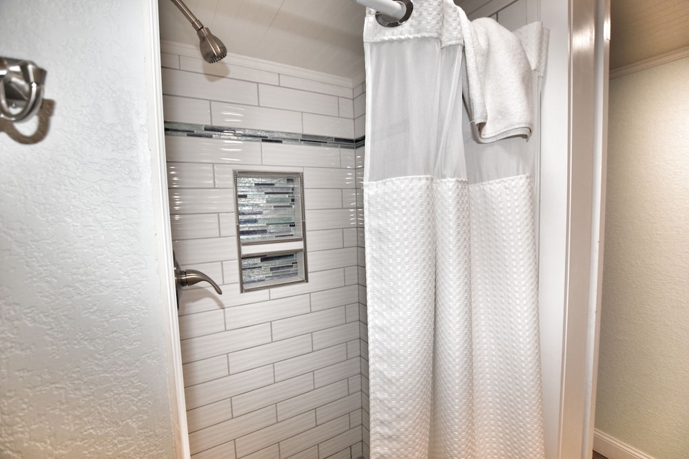0206 Waters Edge Resort 1 Bedroom Condo by RedAwning - photo 32