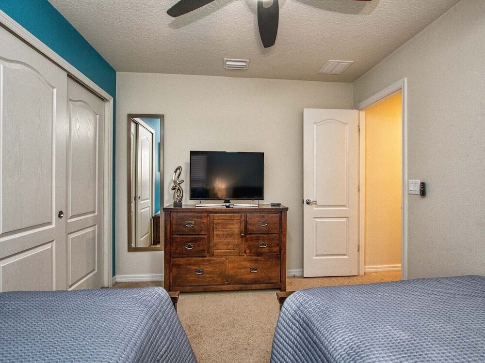 Spacious 8BR Villa w Pool & Resort Amenities - photo 13
