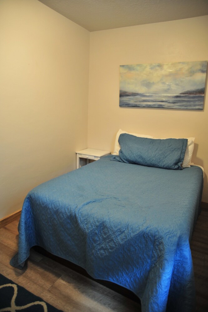 The Manor Motel - photo 8