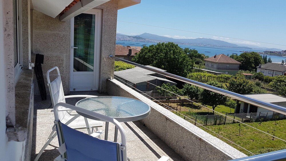 Apartamento con estupendas vistas — 4-Star Luxury Hotel in Moana, Spain