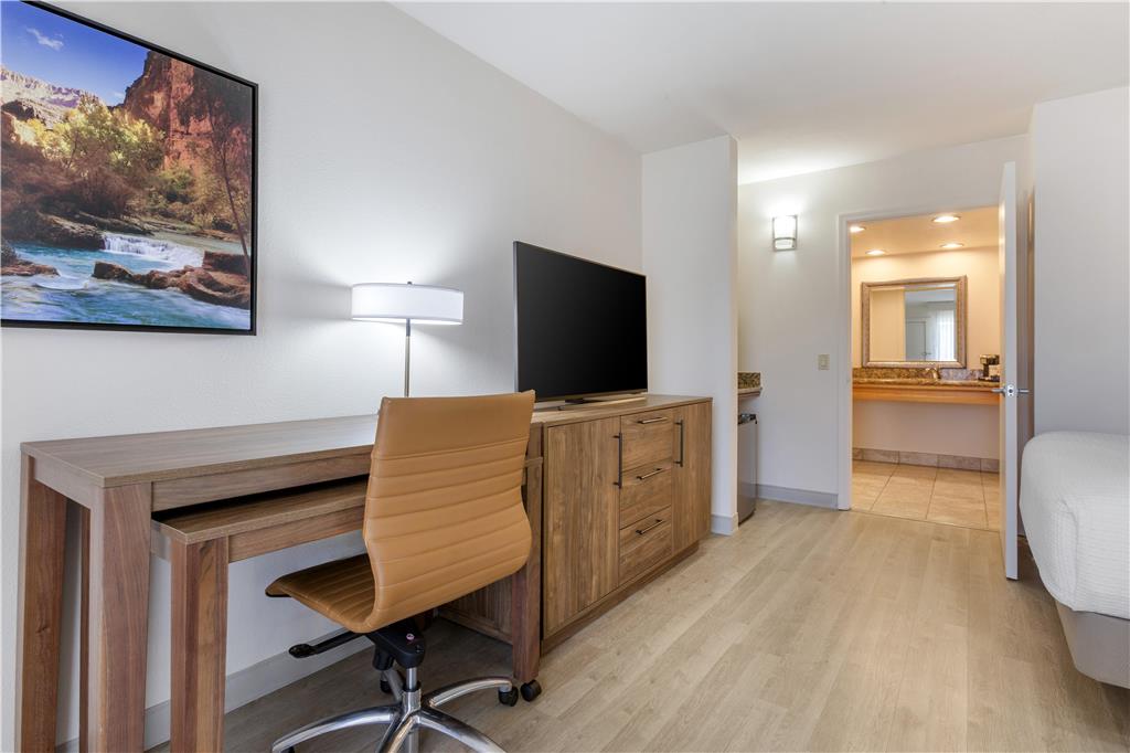 Best Western Plus A Wayfarer's Inn And Suites - photo 25
