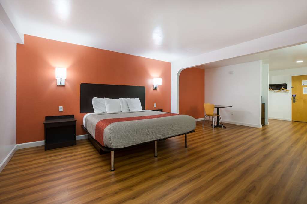 Motel 6 Suwanee GA Gwinnett Center - photo 15