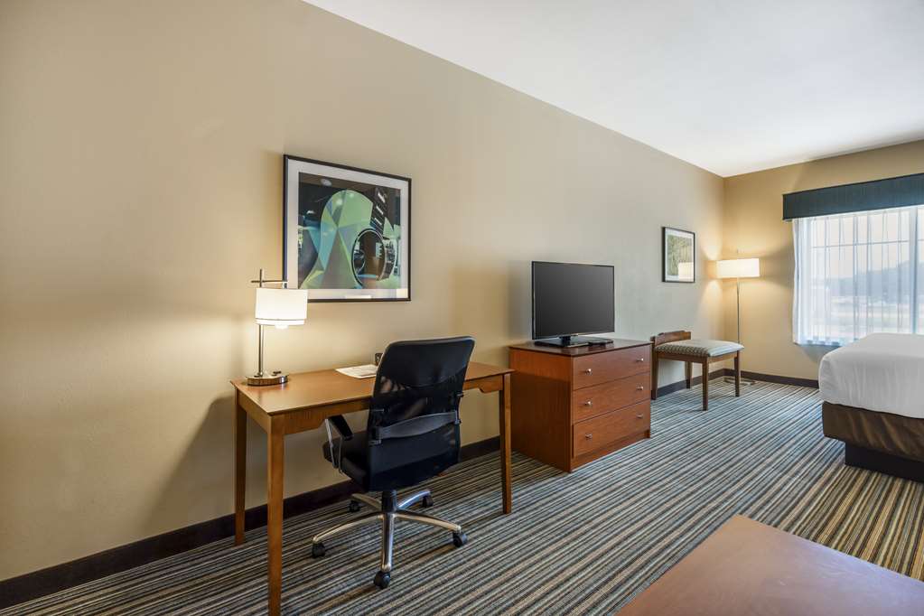 Best Western Plus Tuscumbia Muscle Shoals Hotel and Suites - photo 24