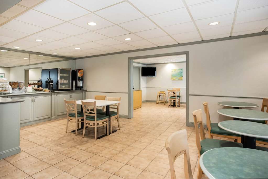 La Quinta Inn & Suites by Wyndham Melbourne Viera - photo 38