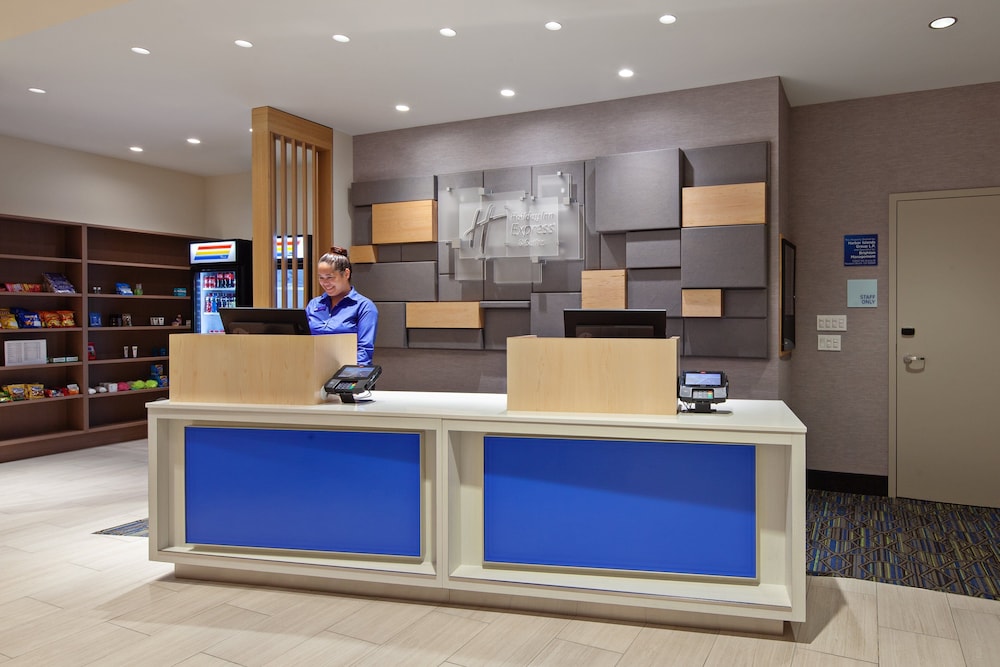 Holiday Inn Express Hotel & Suites Ventura an IHG Hotel - photo 2