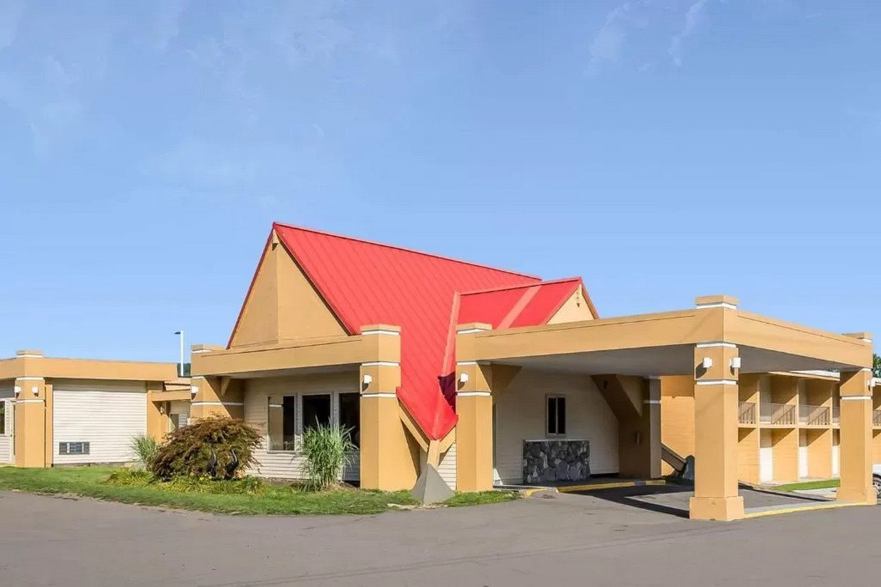Econo Lodge Inn And Suites — Binghamton
