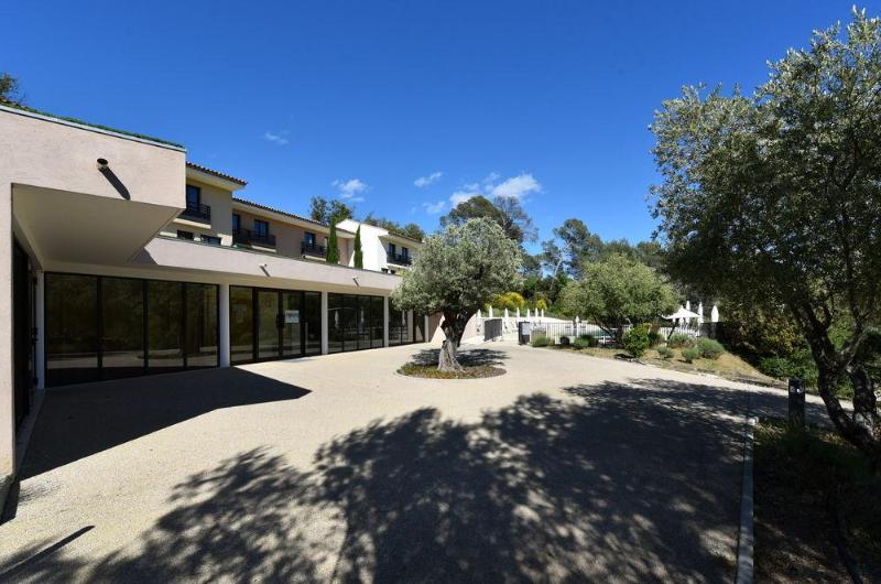 Mercure Brignoles Golf De Barbaroux — 4-Star Luxury Hotel in Brignoles, France