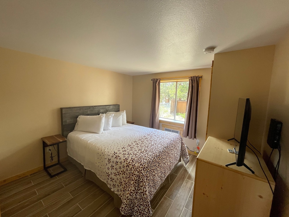 Estes Mountain Inn - photo 35