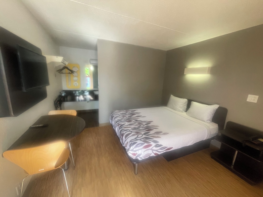 Motel 41 Evansville IN - photo 15