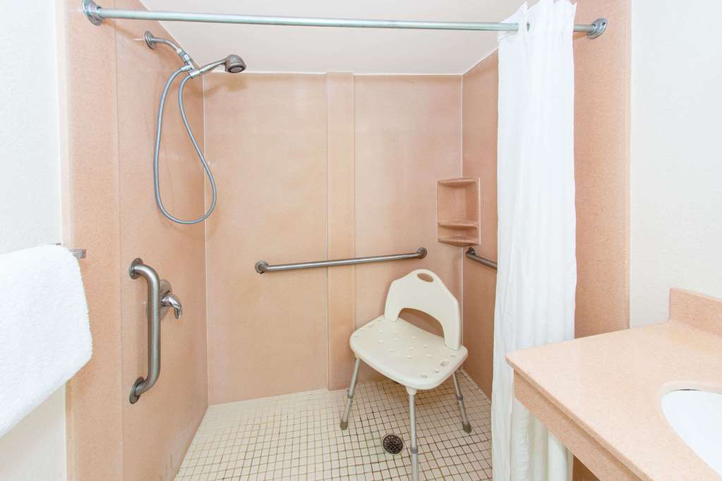 Super 8 by Wyndham North Palm Beach - photo 24