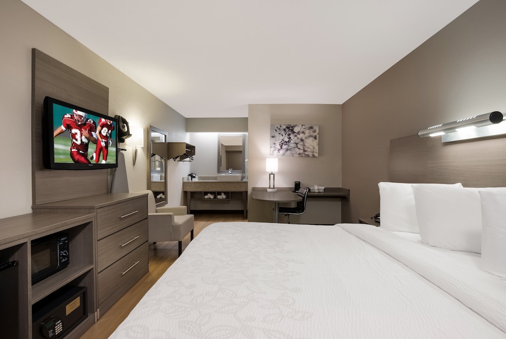 Red Roof Inn PLUS Chicago Naperville - photo 13