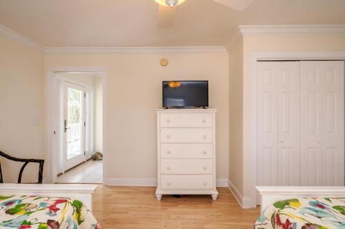 Coastal Living by Oak Island Accommodations - photo 18