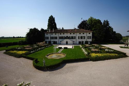 Borgo Dei Conti Della Torre — 4-Star Luxury Hotel in Morsano, Italy