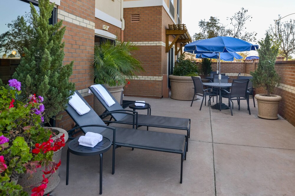 Fairfield Inn & Suites by Marriott Santa Maria - photo 37