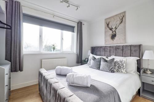 Lavish Rayleigh Apartment LMV Property — 4-Star Luxury Hotel in Rayleigh, United Kingdom