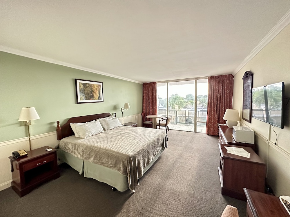 Chateaubleau Hotel - photo 14