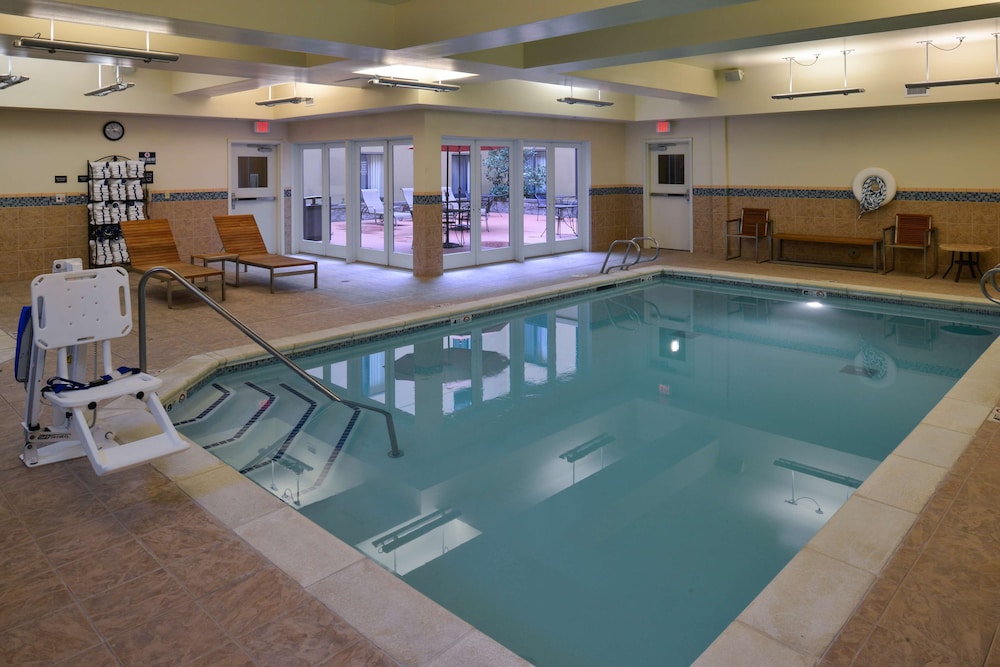 Hampton Inn & Suites Tacoma - photo 25
