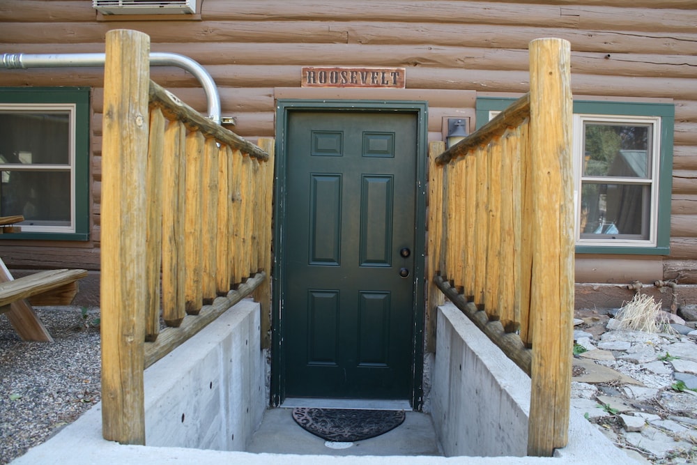 The Historic Wapiti Lodge - photo 41