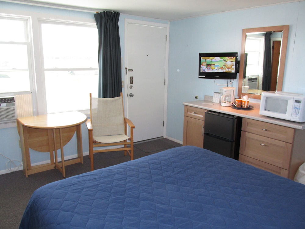East Harbour Motel and Cottages - photo 28