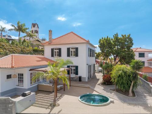 Casa Trollis by Holiday Rental Madeira — 4-Star Luxury Hotel in Funchal, Portugal
