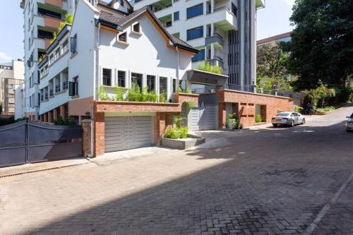 Executive 2BR Penthouse near sarit mall Westlands next to movenpick hotel