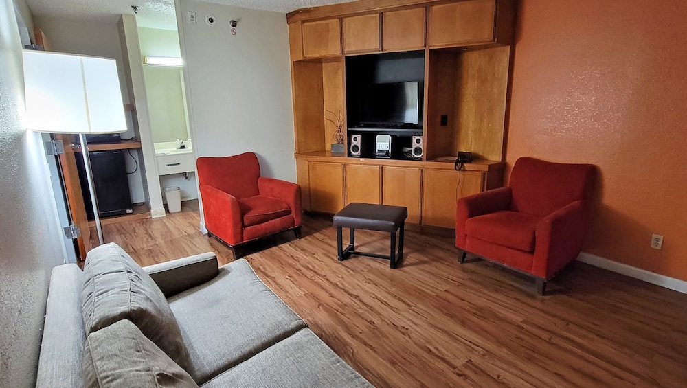 Studios & Suites 4 Less Charlotte - photo 11