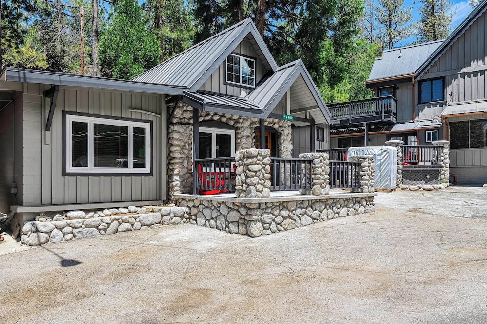 The Grand Idyllwild Lodge — 4-Star Luxury Hotel in Idyllwild, United States